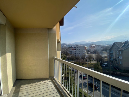 Appartement à  Chambéry (73000), 2 pièces