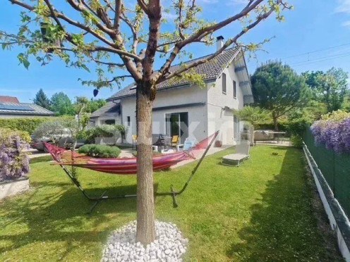 Maison à  Aix-les-Bains (73100), 4 pièces