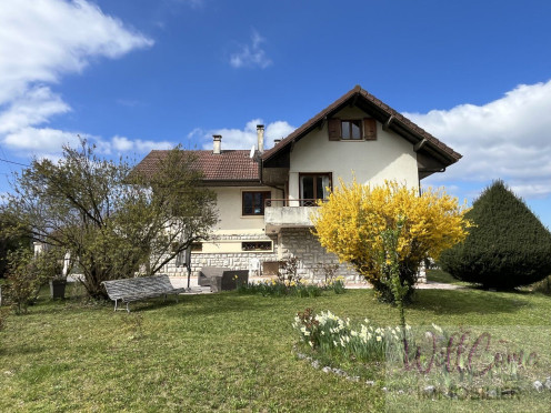 Maison à  Aix-les-Bains (73100), 8 pièces