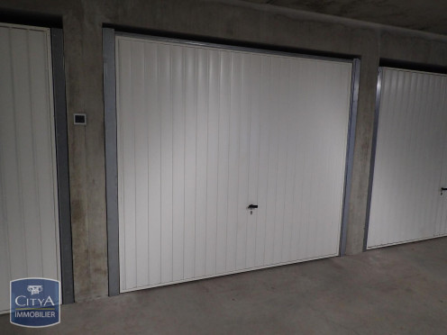 Parking à  Chambéry (73000),  pièces