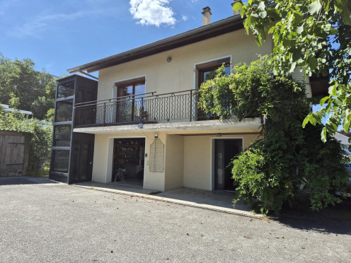 Maison à La Motte-Servolex (73290), 5 pièces
