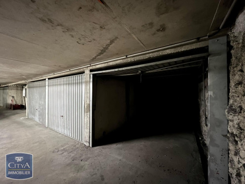 Parking à  Chambéry (73000),  pièces