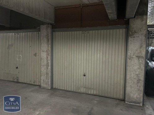 Parking à  Chambéry (73000),  pièces