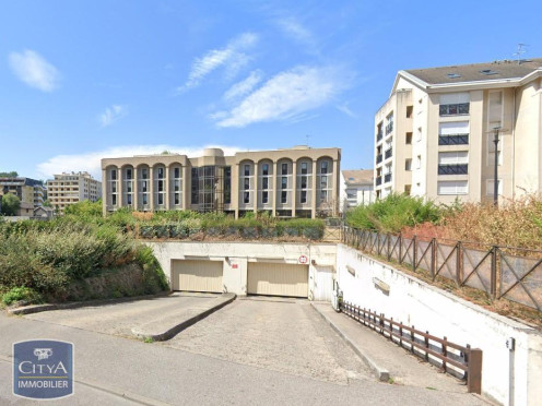 Parking à  Chambéry (73000),  pièces