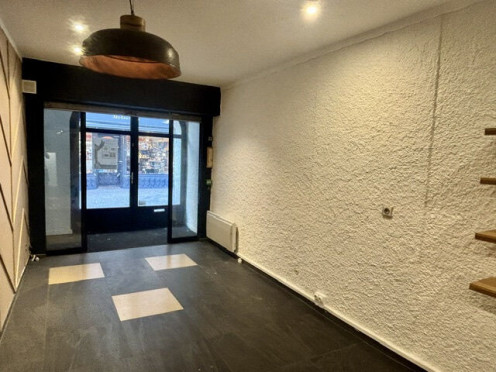 Local commercial à  Aix-les-Bains (73100), 2 pièces