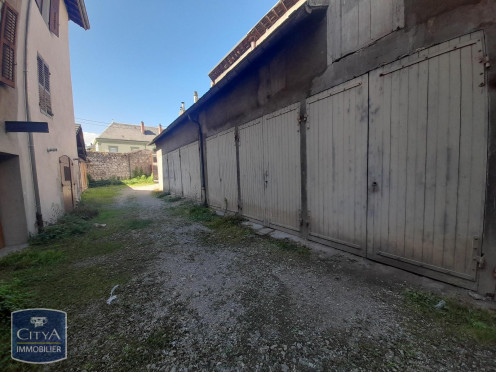 Parking à  Chambéry (73000),  pièces