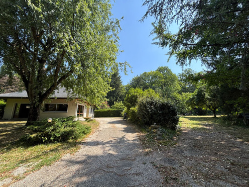 Maison à  Cognin (73160), 8 pièces