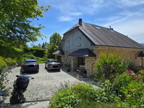 Maison à  Aix-les-Bains (73100), 8 pièces