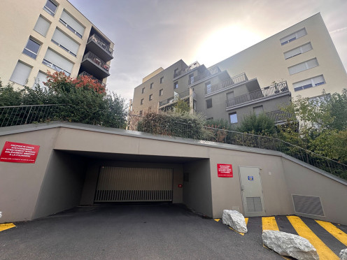 Parking à  Chambéry (73000),  pièces