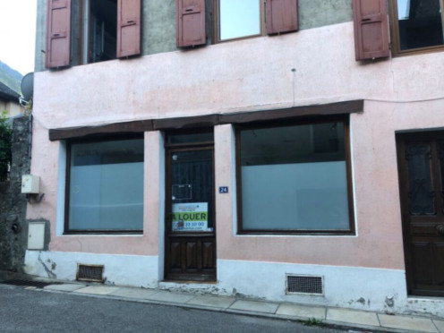 Local commercial à  Chamoux-sur-Gelon (73390),  pièces
