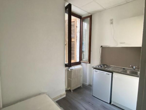Studio à  Aix-les-Bains (73100), 1 pièces