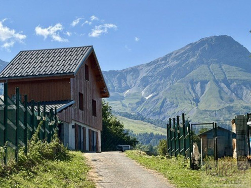 Maison à  Albiez-le-Jeune (73300), 4 pièces