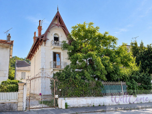 Maison à  Aix-les-Bains (73100), 11 pièces