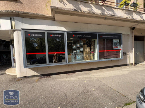 Local commercial à  Chambéry (73000),  pièces