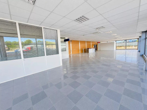 Local commercial à  Voglans (73420), 6 pièces
