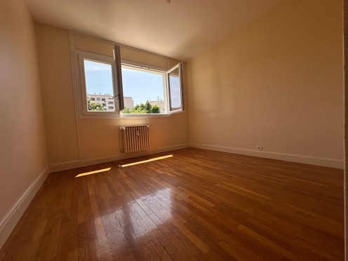 Appartement à  Chambéry (73000), 4 pièces