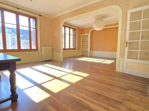 Appartement à  Chambéry (73000), 6 pièces