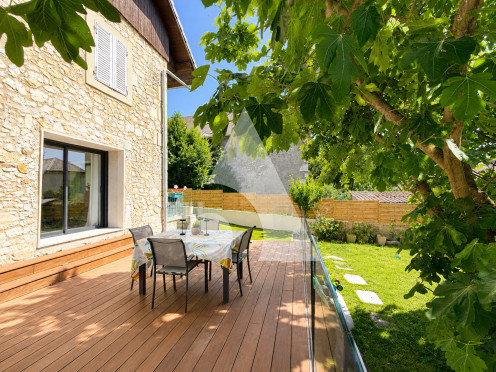 Maison à  Mouxy (73100), 7 pièces