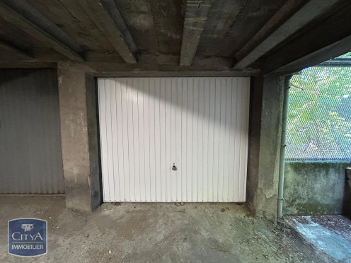 Parking à  Chambéry (73000),  pièces