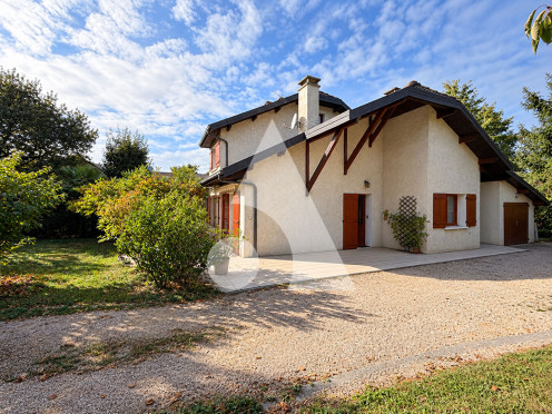 Maison à  Mouxy (73100), 7 pièces
