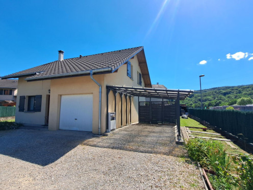 Maison à  Yenne (73170), 5 pièces