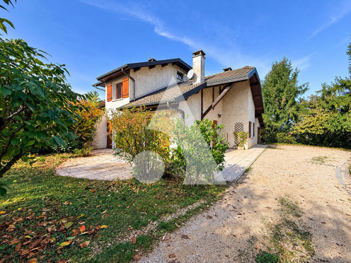 Maison à  Mouxy (73100), 7 pièces