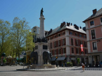 Local commercial à  Chambéry (73000),  pièces